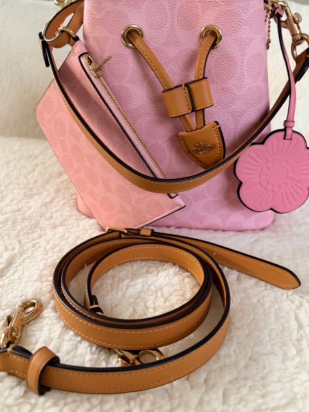 Coach Rowan Bucket Bag/Powder Pink - Picture 2 of 7